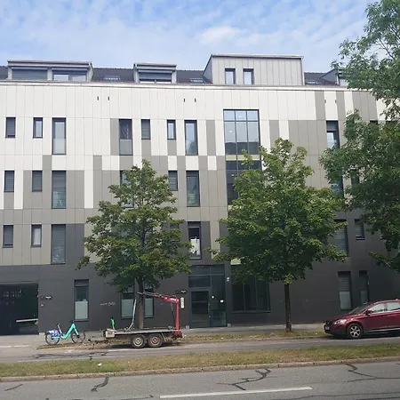 One Bed In Room, With Bathroom Shared With Ownner
